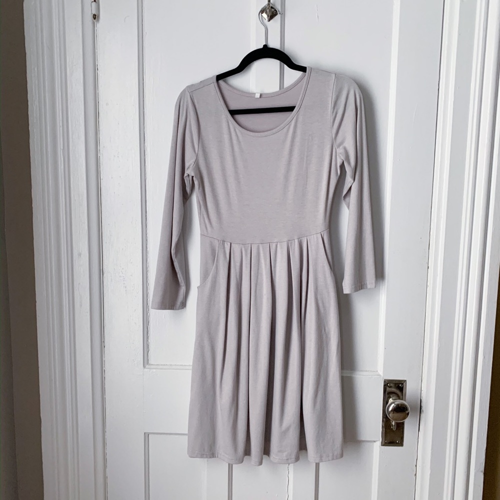 Adorable gray skater dress WITH POCKETS!
